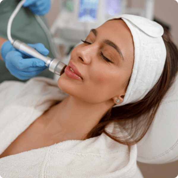 woman who came from aesthetics seo getting a procedure.