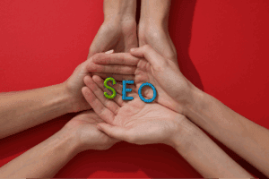 holding seo letters